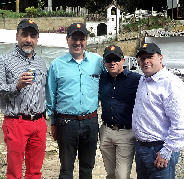 alvaro Parra cerró los ojos